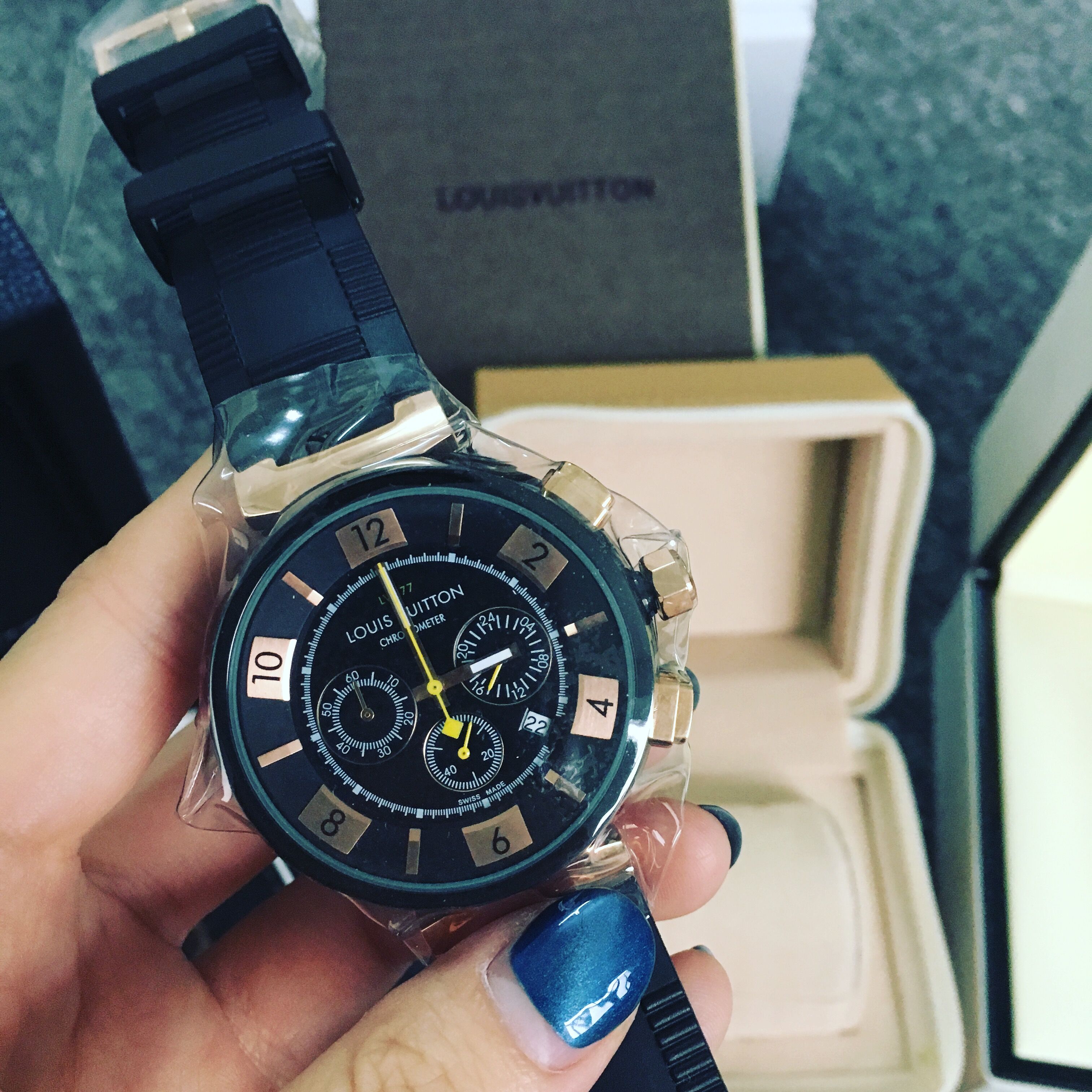 Louis Vuitton Watch - DopestKickz