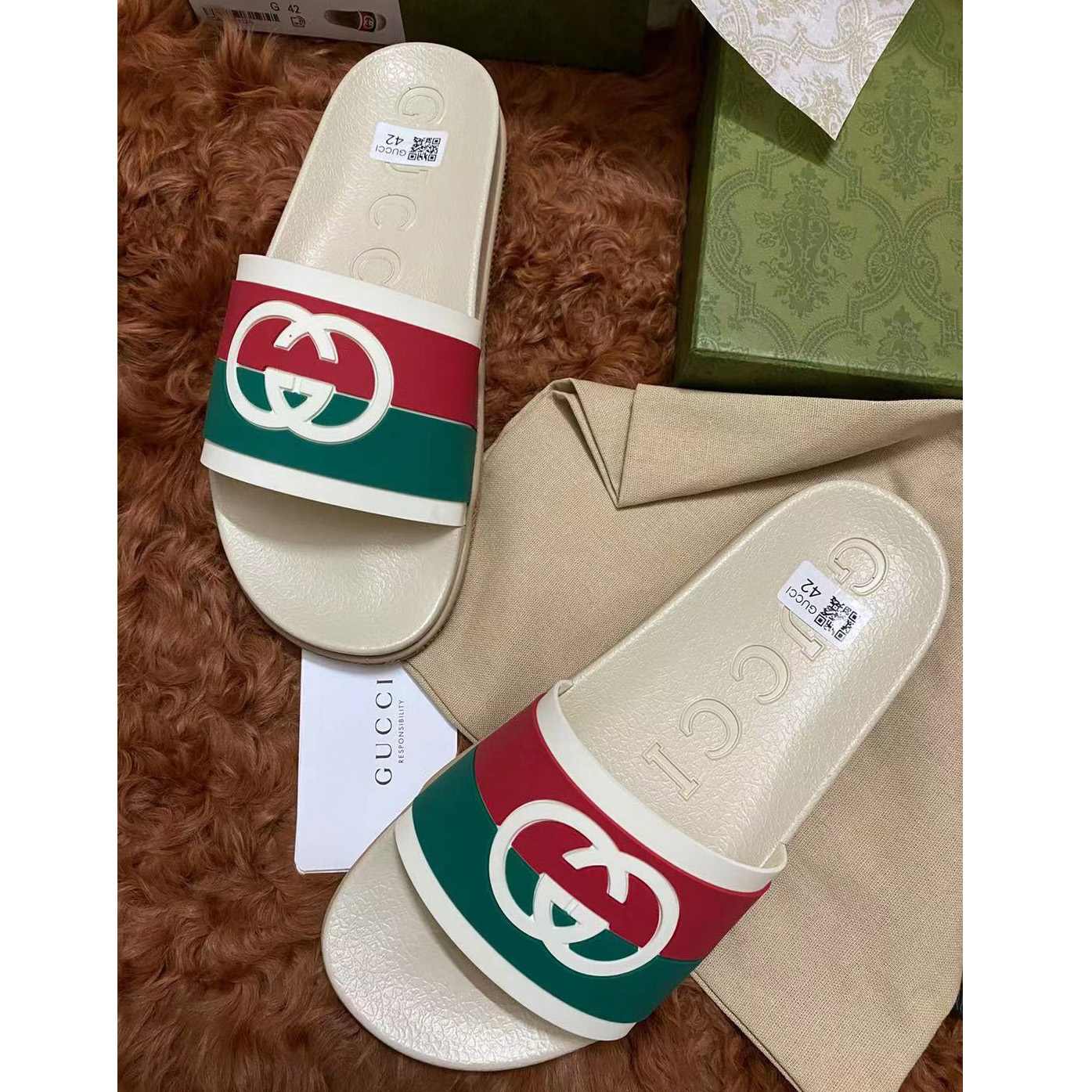 Gucci Men's Interlocking G Slide Sandal - DopestKickz