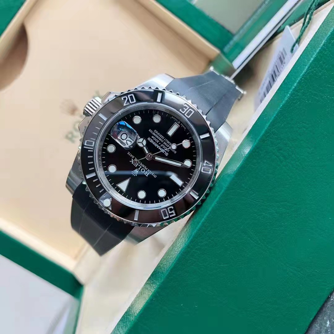 Rolex Oyster Perpetual Date Submariner  - DopestKickz