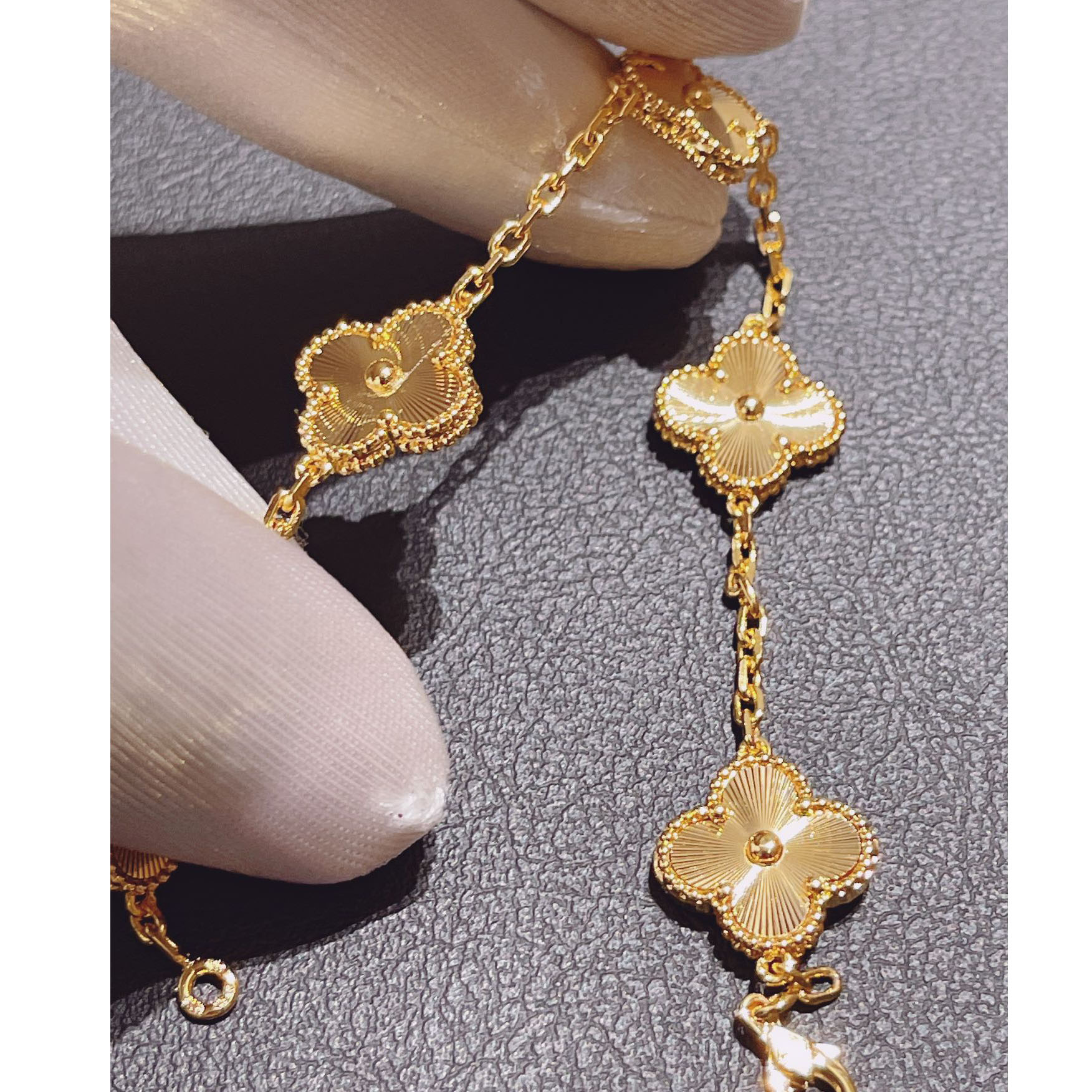 Van Cleef & Arpels Vintage Alhambra bracelet, 5 motifs - DopestKickz