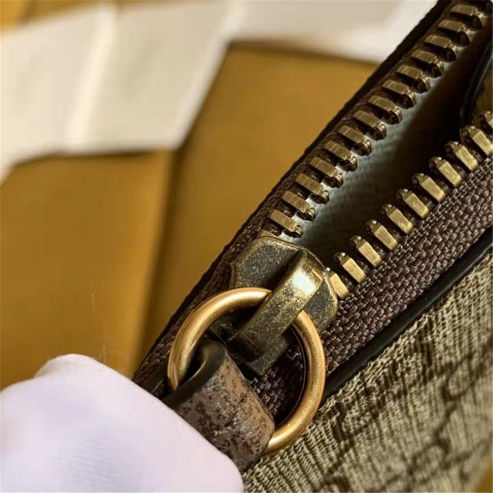 Gucci  GG Clutch Bag (30.5-21-1.5cm) - DopestKickz