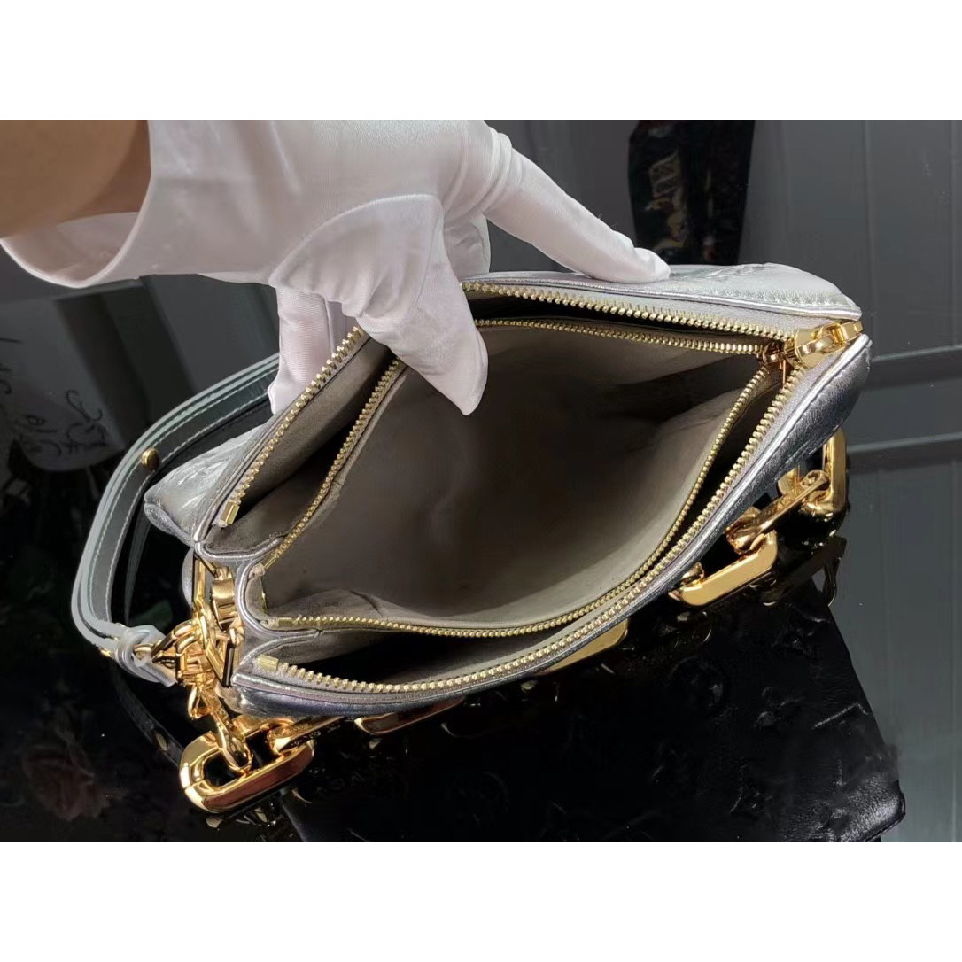 Louis Vuitton  BB Handbag （21 x 16 x 7cm） - DopestKickz