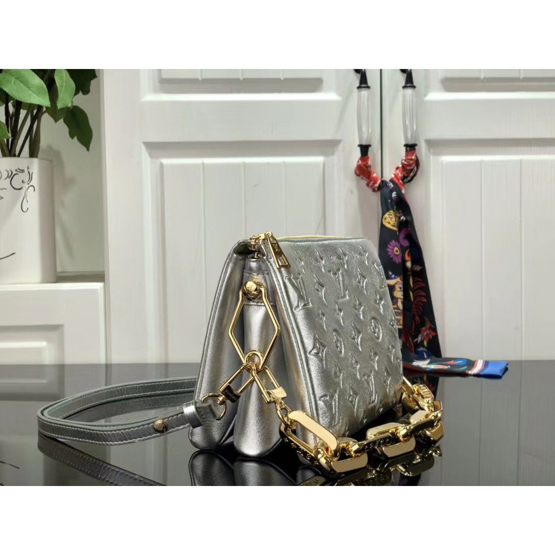 Louis Vuitton  BB Handbag （21 x 16 x 7cm） - DopestKickz