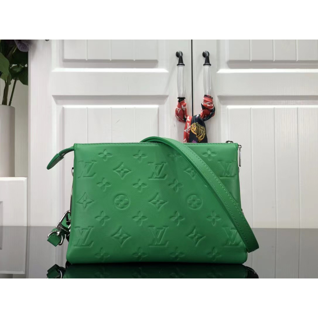 Louis Vuitton  Handbag （20 x 16 x 12cm） - DopestKickz