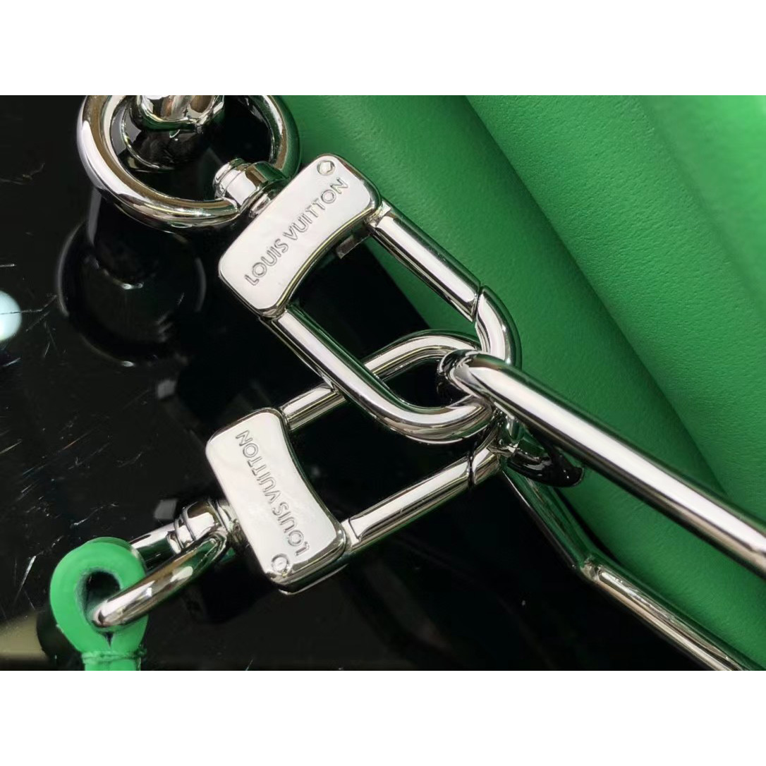 Louis Vuitton  Handbag （20 x 16 x 12cm） - DopestKickz