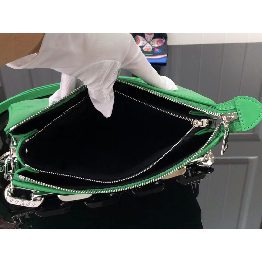 Louis Vuitton  Handbag （20 x 16 x 12cm） - DopestKickz