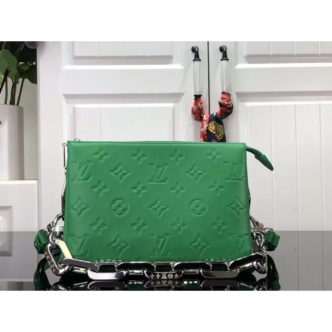 Louis Vuitton  Handbag （20 x 16 x 12cm） - DopestKickz