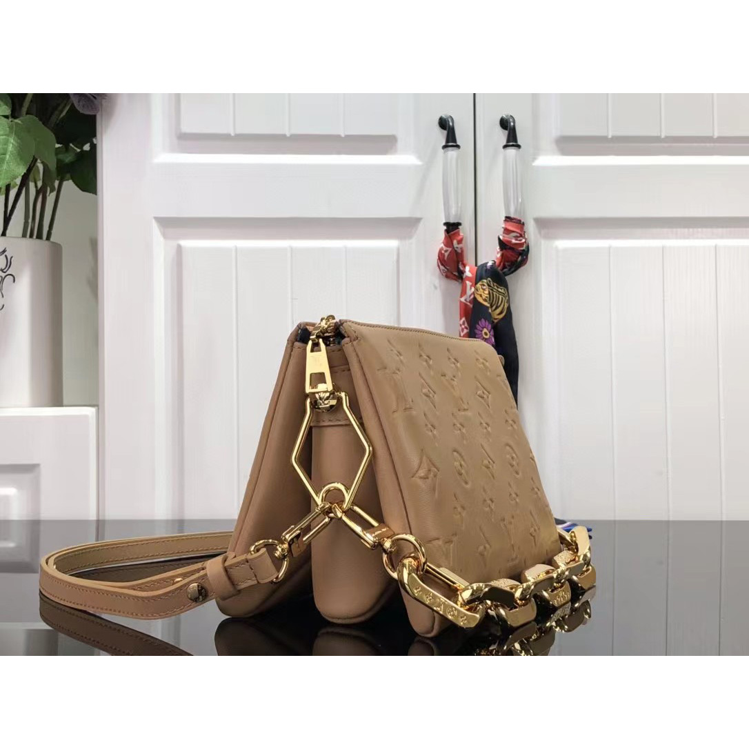 Louis Vuitton  Handbag （20 x 16 x 12cm） - DopestKickz