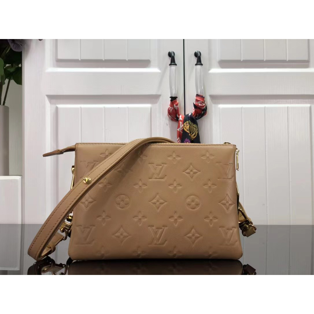 Louis Vuitton  Handbag （20 x 16 x 12cm） - DopestKickz