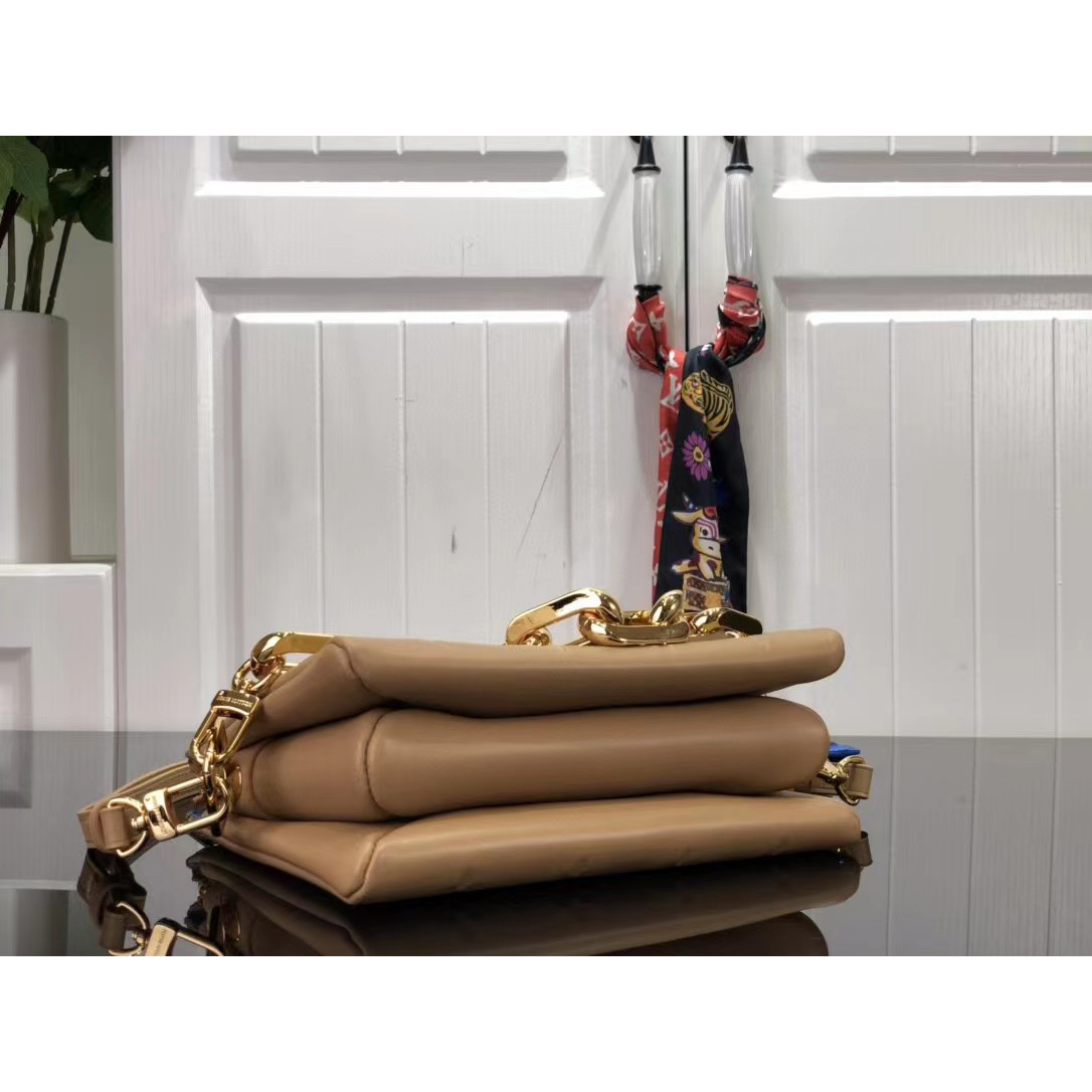 Louis Vuitton  Handbag （20 x 16 x 12cm） - DopestKickz