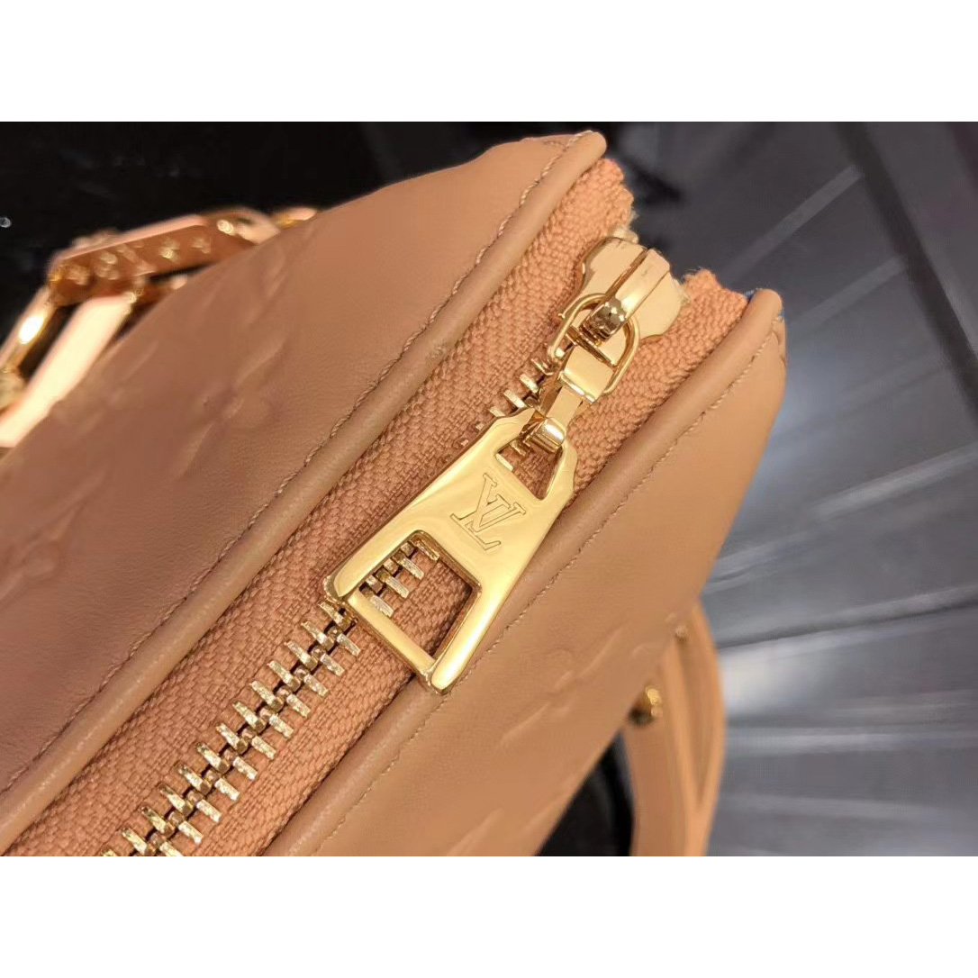 Louis Vuitton  Handbag （20 x 16 x 12cm） - DopestKickz