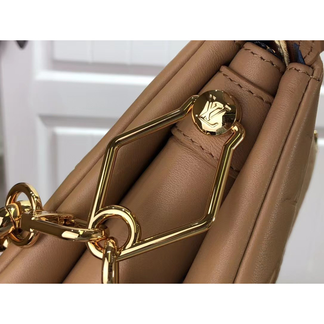 Louis Vuitton  Handbag （20 x 16 x 12cm） - DopestKickz