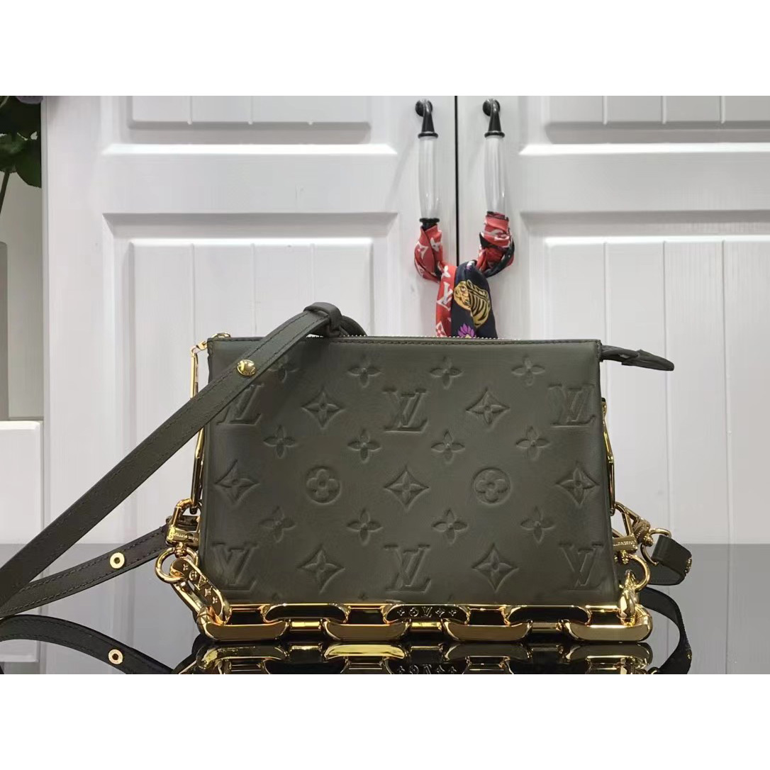 Louis Vuitton  Handbag （20 x 16 x 12cm） - DopestKickz