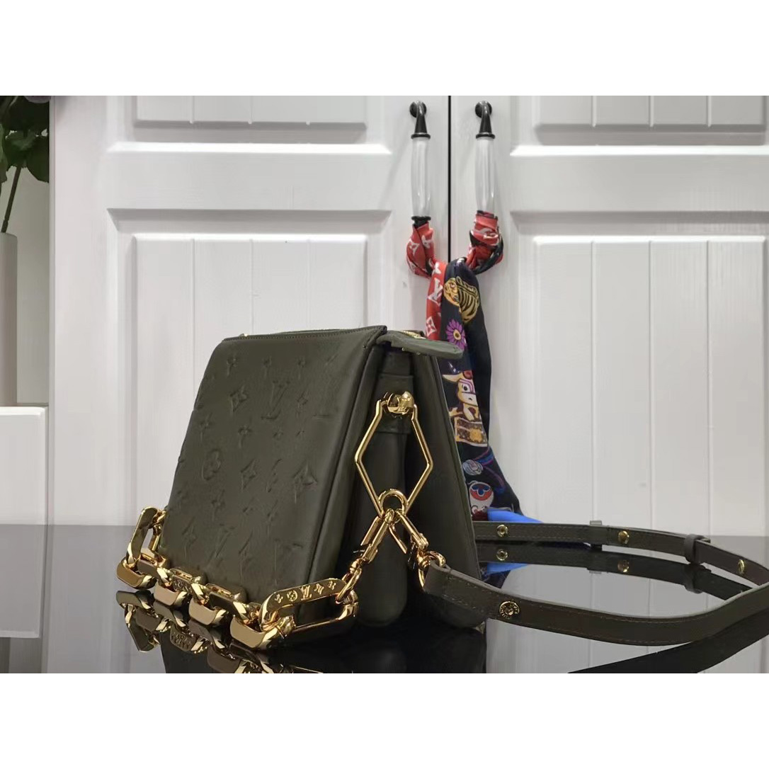 Louis Vuitton  Handbag （20 x 16 x 12cm） - DopestKickz