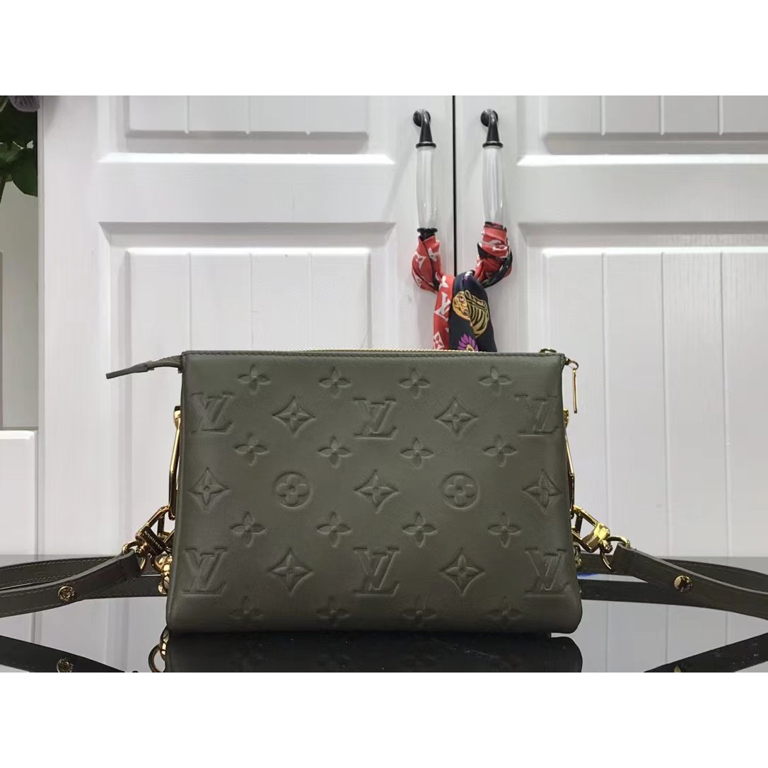 Louis Vuitton  Handbag （20 x 16 x 12cm） - DopestKickz