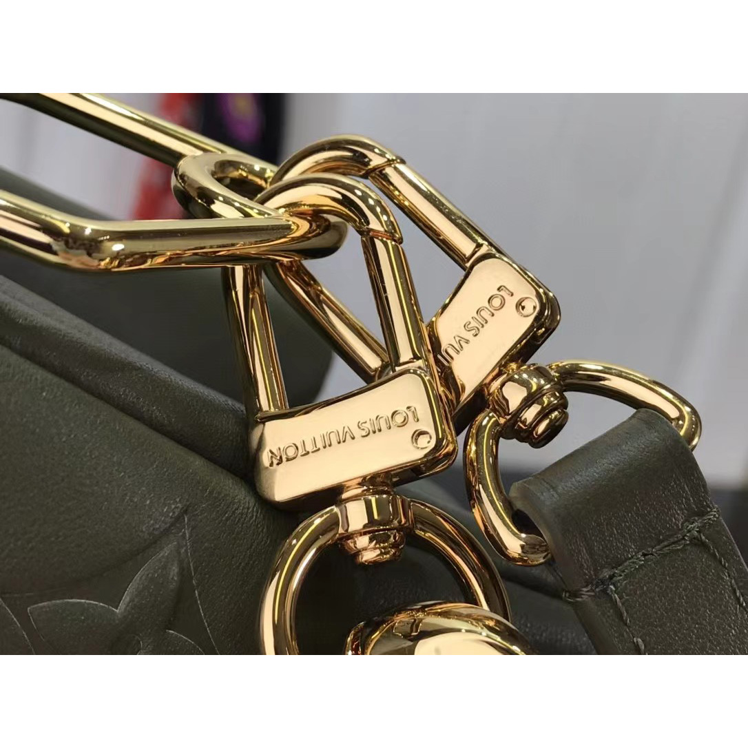 Louis Vuitton  Handbag （20 x 16 x 12cm） - DopestKickz