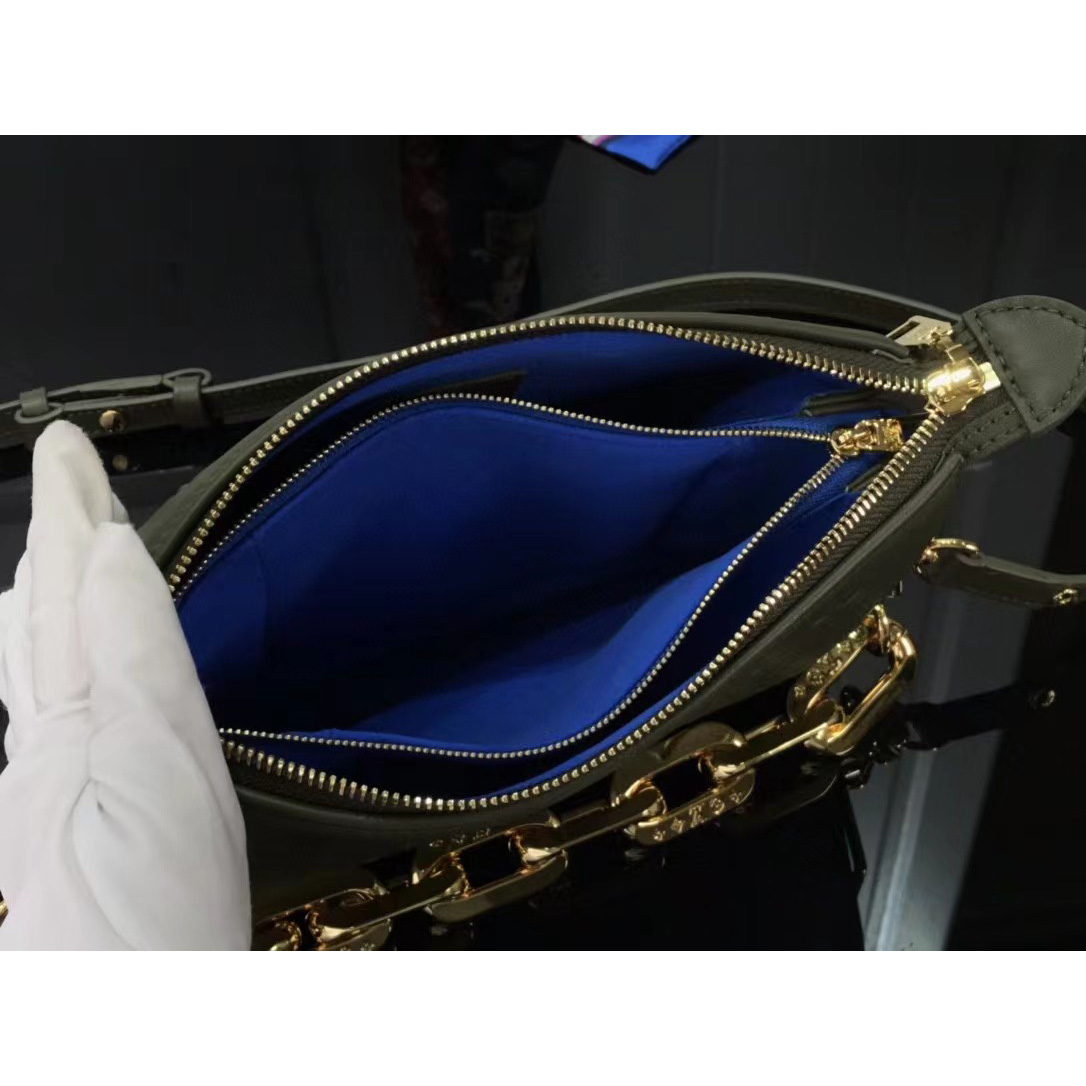 Louis Vuitton  Handbag （20 x 16 x 12cm） - DopestKickz