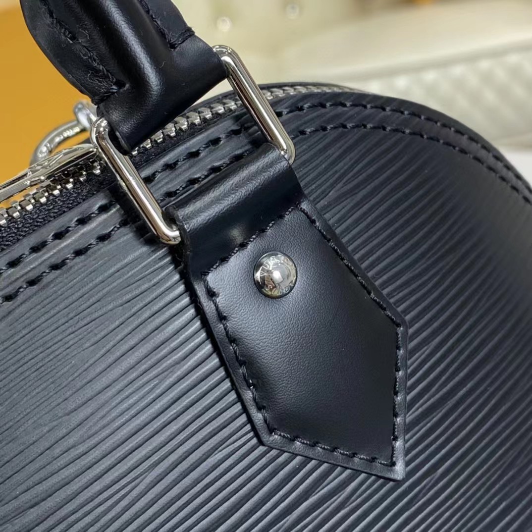 Louis Vuitton  Black Shoulder Bag （23.5-17.5-11.5CM） - DopestKickz