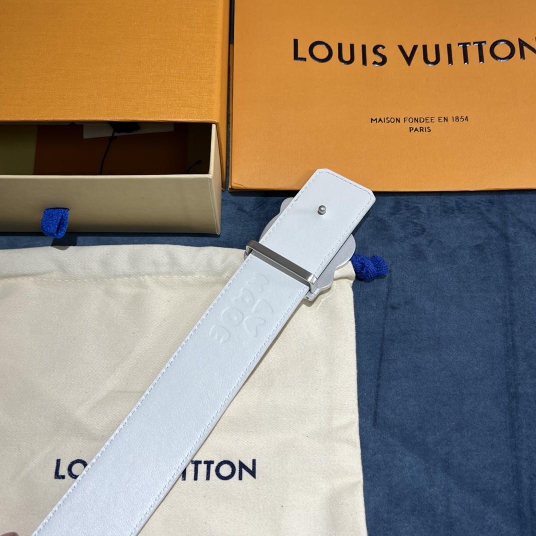 Louis Vuitton Gradient Shape 40MM Reversible Belt - DopestKickz