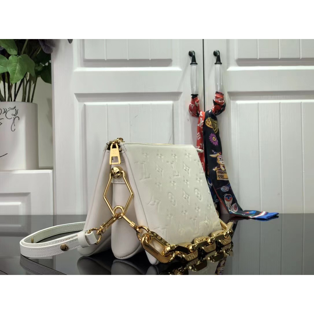 Louis Vuitton  Handbag （20 x 16 x 12cm） - DopestKickz