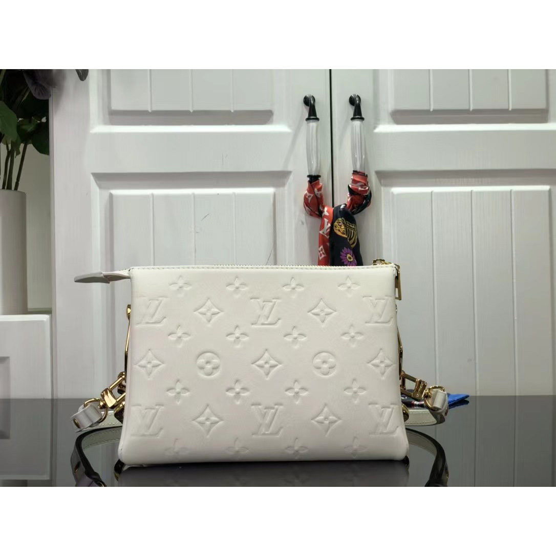 Louis Vuitton  Handbag （20 x 16 x 12cm） - DopestKickz