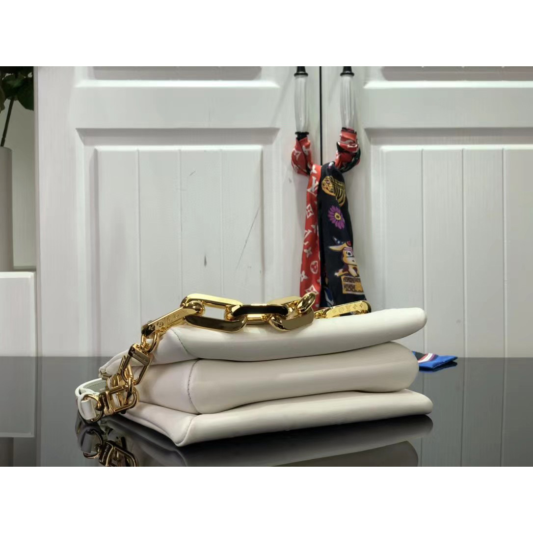 Louis Vuitton  Handbag （20 x 16 x 12cm） - DopestKickz