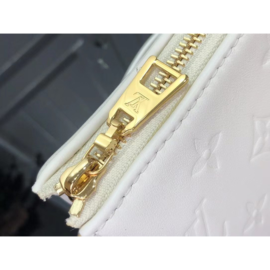 Louis Vuitton  Handbag （20 x 16 x 12cm） - DopestKickz