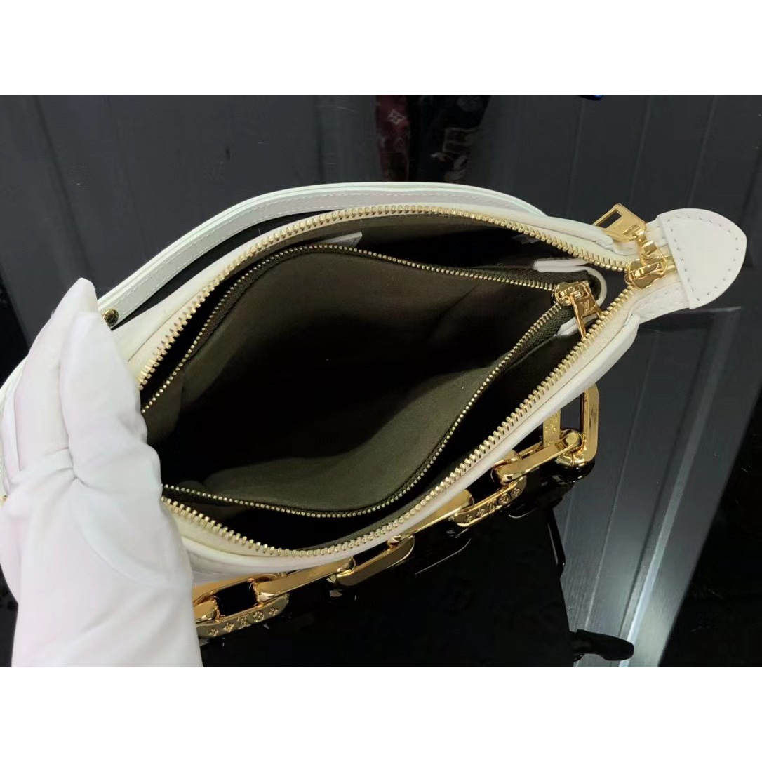 Louis Vuitton  Handbag （20 x 16 x 12cm） - DopestKickz