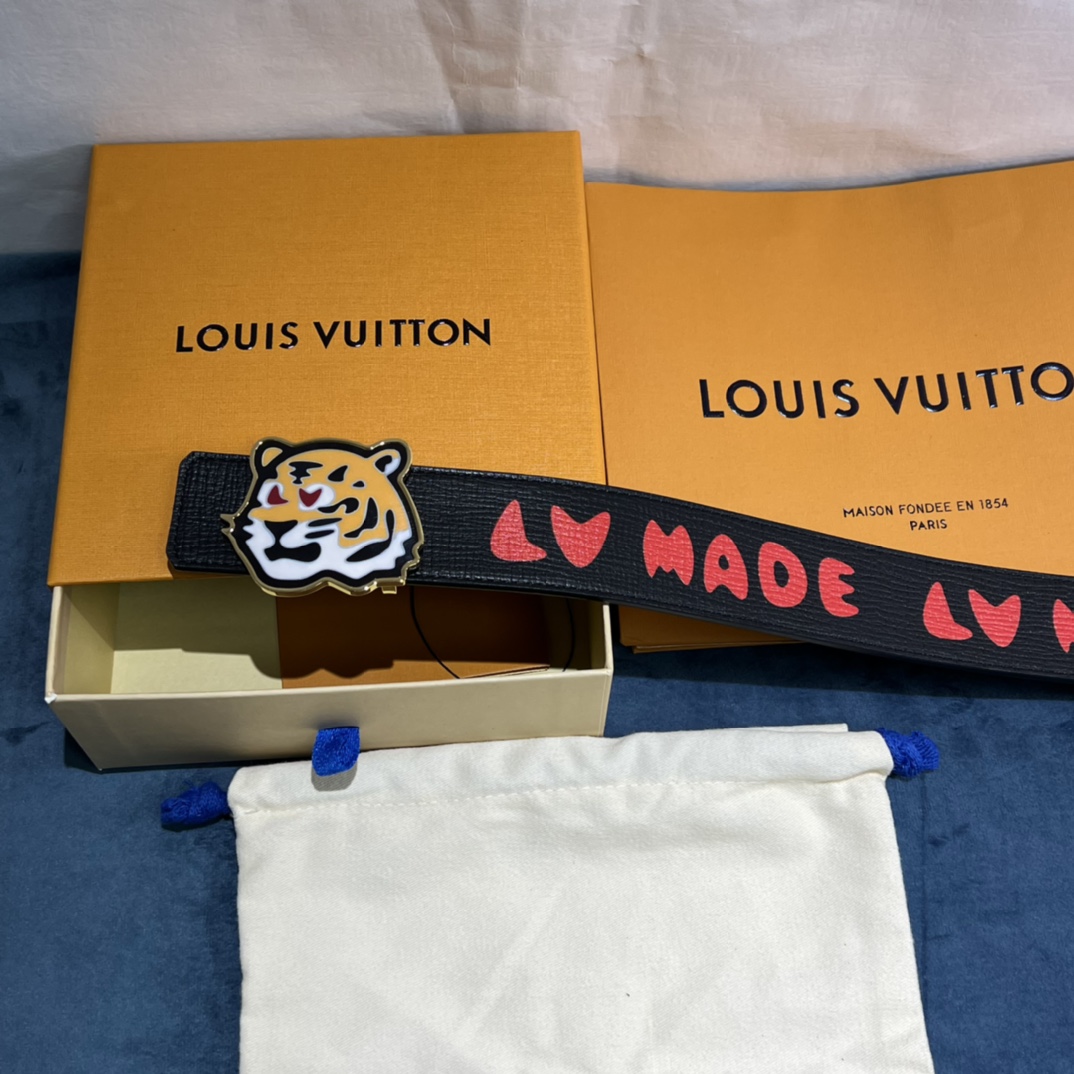 Louis Vuitton Gradient Shape 40MM Reversible Belt - DopestKickz