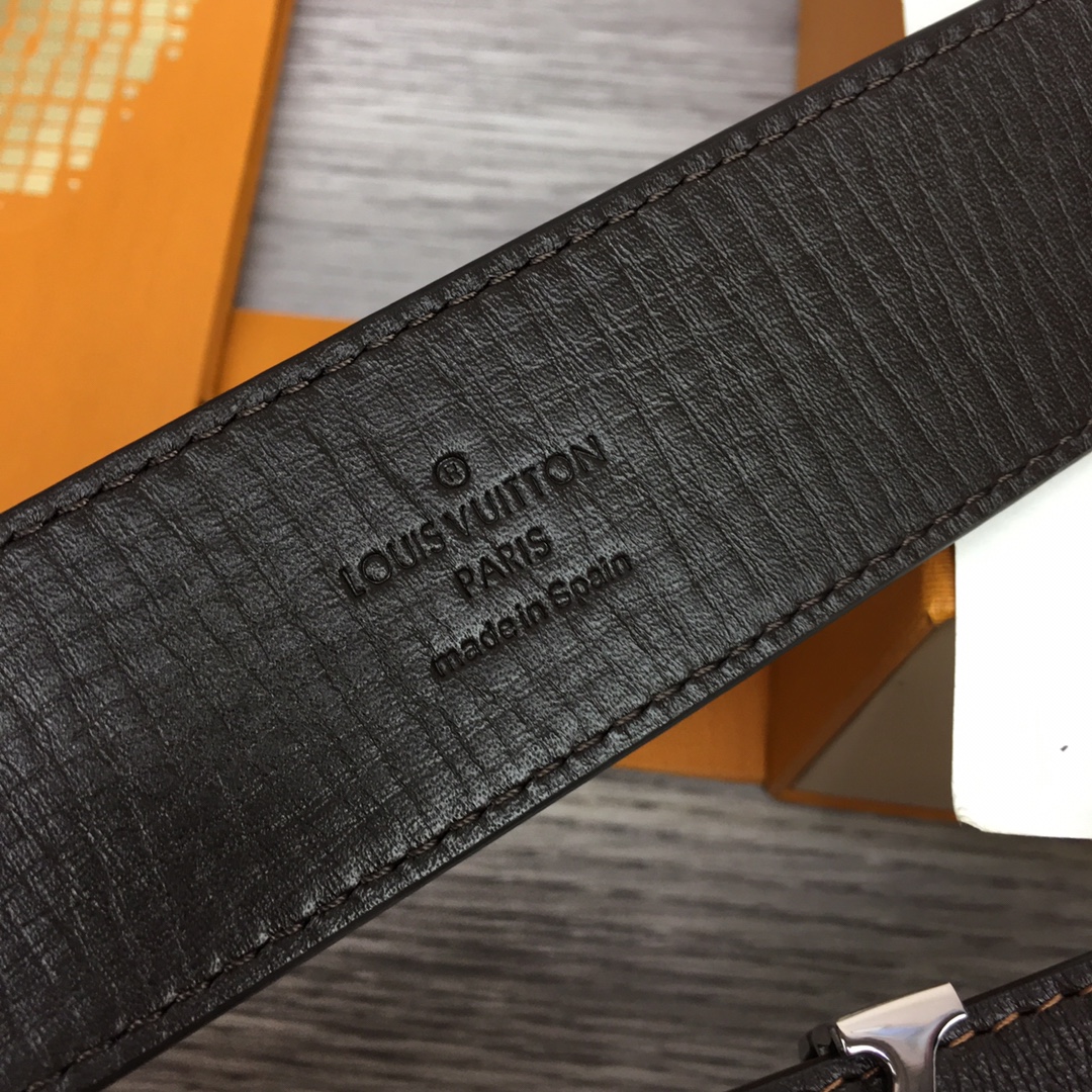 Louis Vuitton Shape 40MM Reversible Belt - DopestKickz
