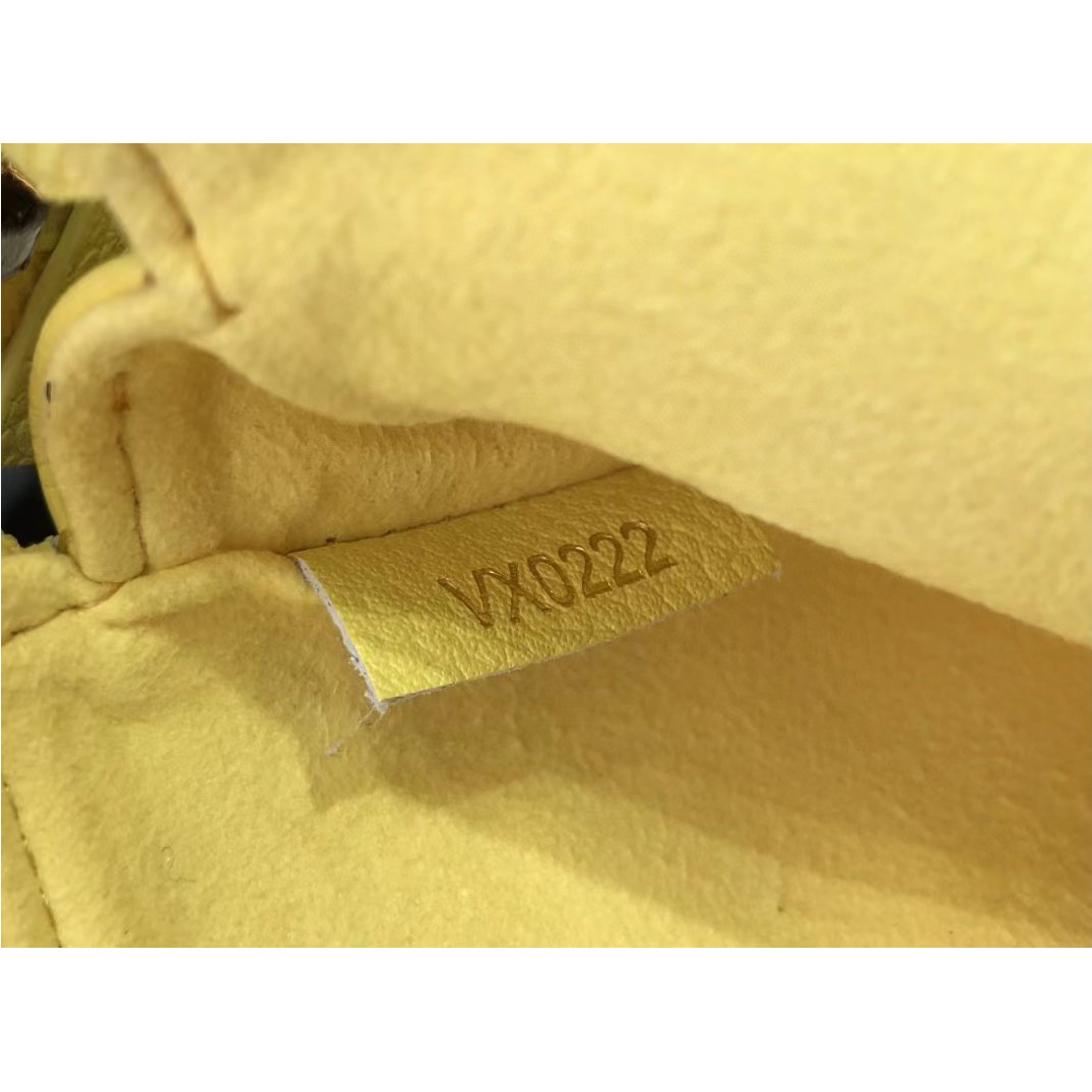 Louis Vuitton  Mini Pochette Accessoires  Clutch Bag（15.5 x 10.5 x 4cm） - DopestKickz