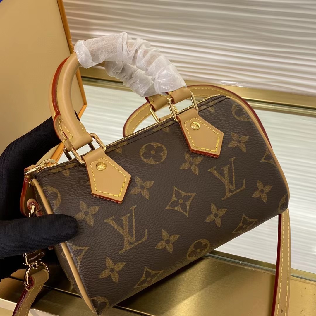 Louis Vuitton Black Monogram Leather Handbag （16-10.5-7CM） - DopestKickz