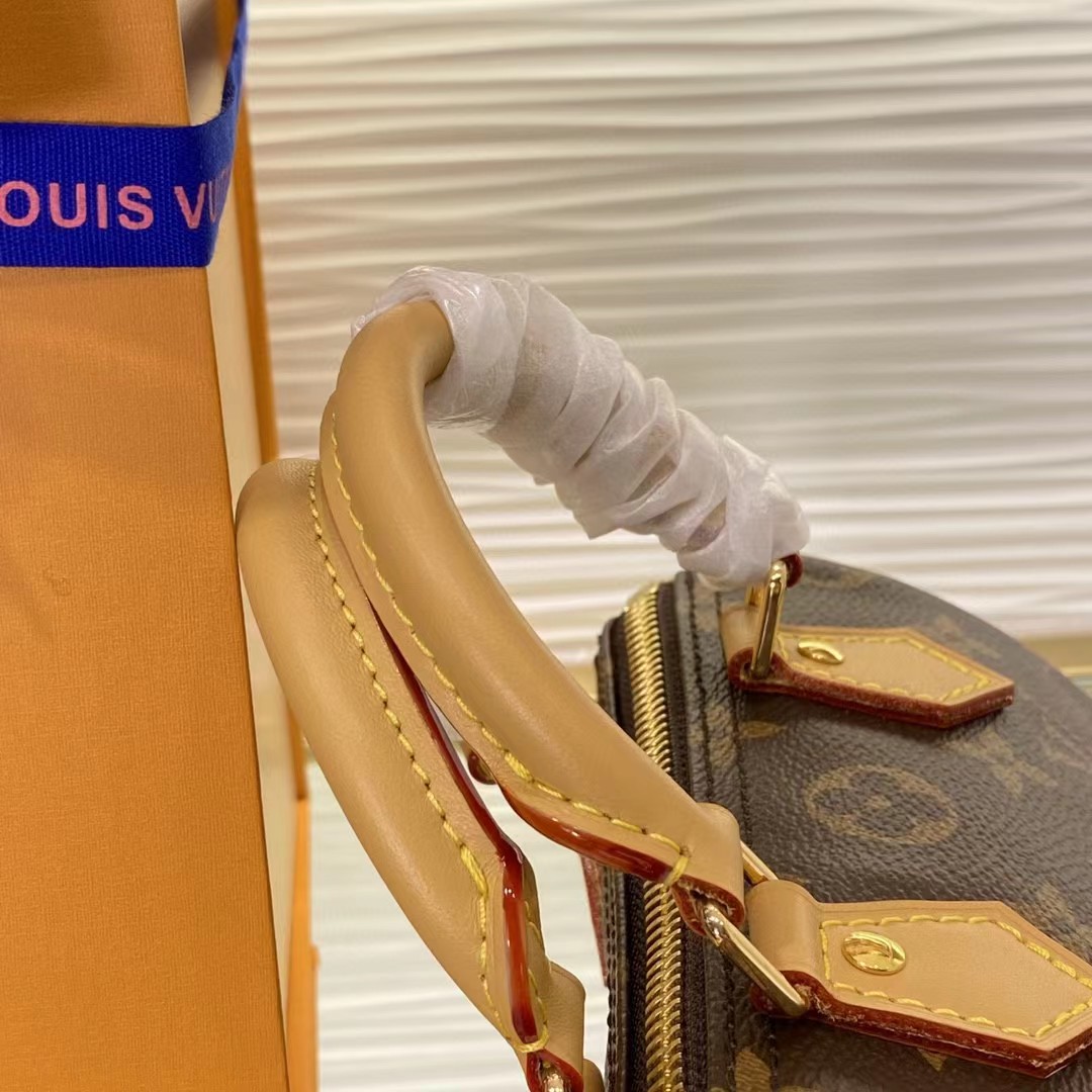 Louis Vuitton Black Monogram Leather Handbag （16-10.5-7CM） - DopestKickz