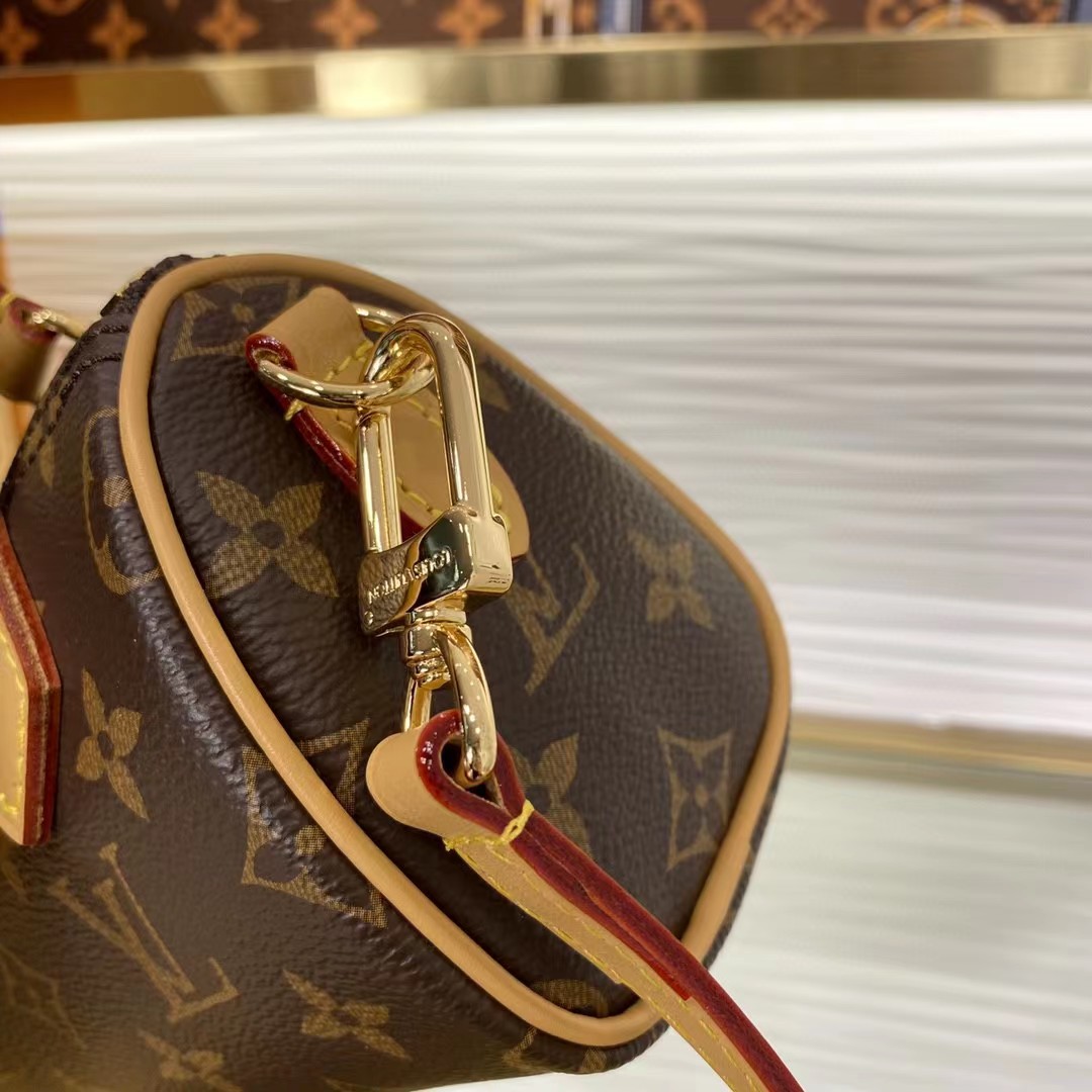 Louis Vuitton Black Monogram Leather Handbag （16-10.5-7CM） - DopestKickz