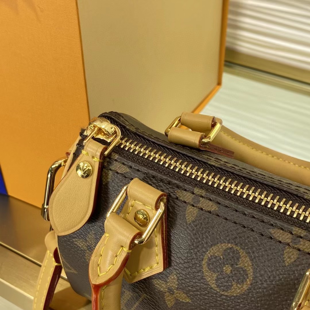 Louis Vuitton Black Monogram Leather Handbag （16-10.5-7CM） - DopestKickz