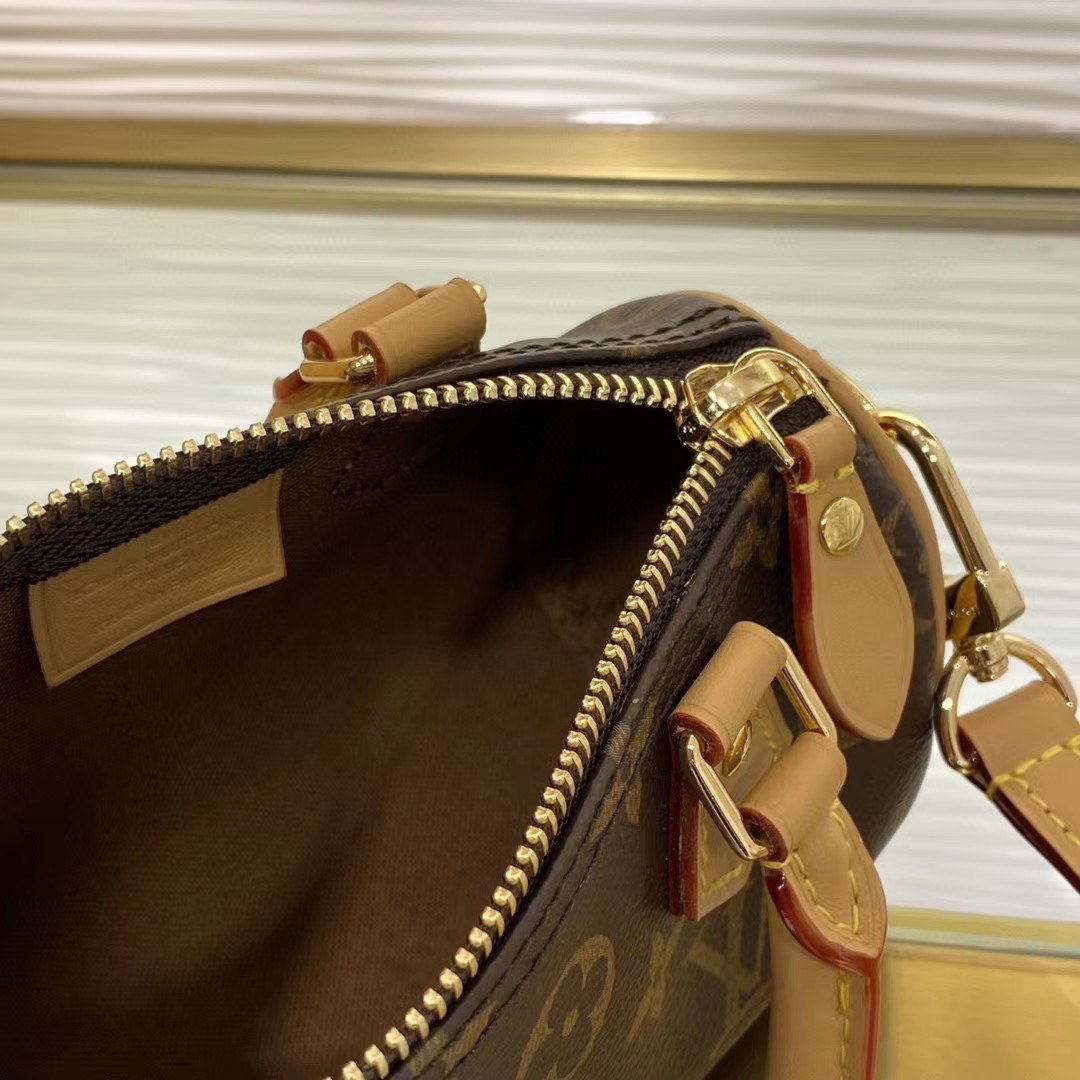 Louis Vuitton Black Monogram Leather Handbag （16-10.5-7CM） - DopestKickz