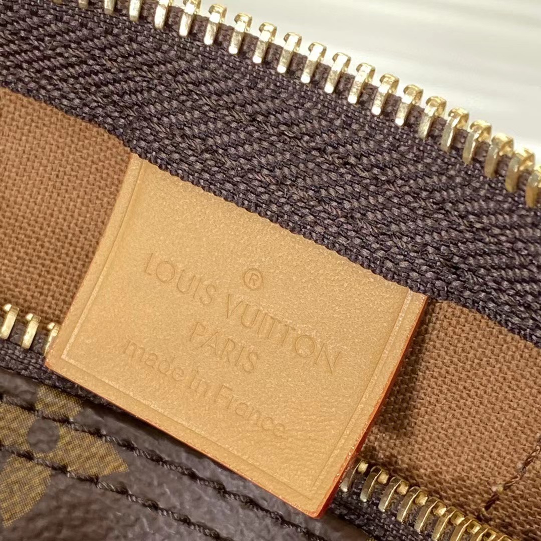 Louis Vuitton Black Monogram Leather Handbag （16-10.5-7CM） - DopestKickz