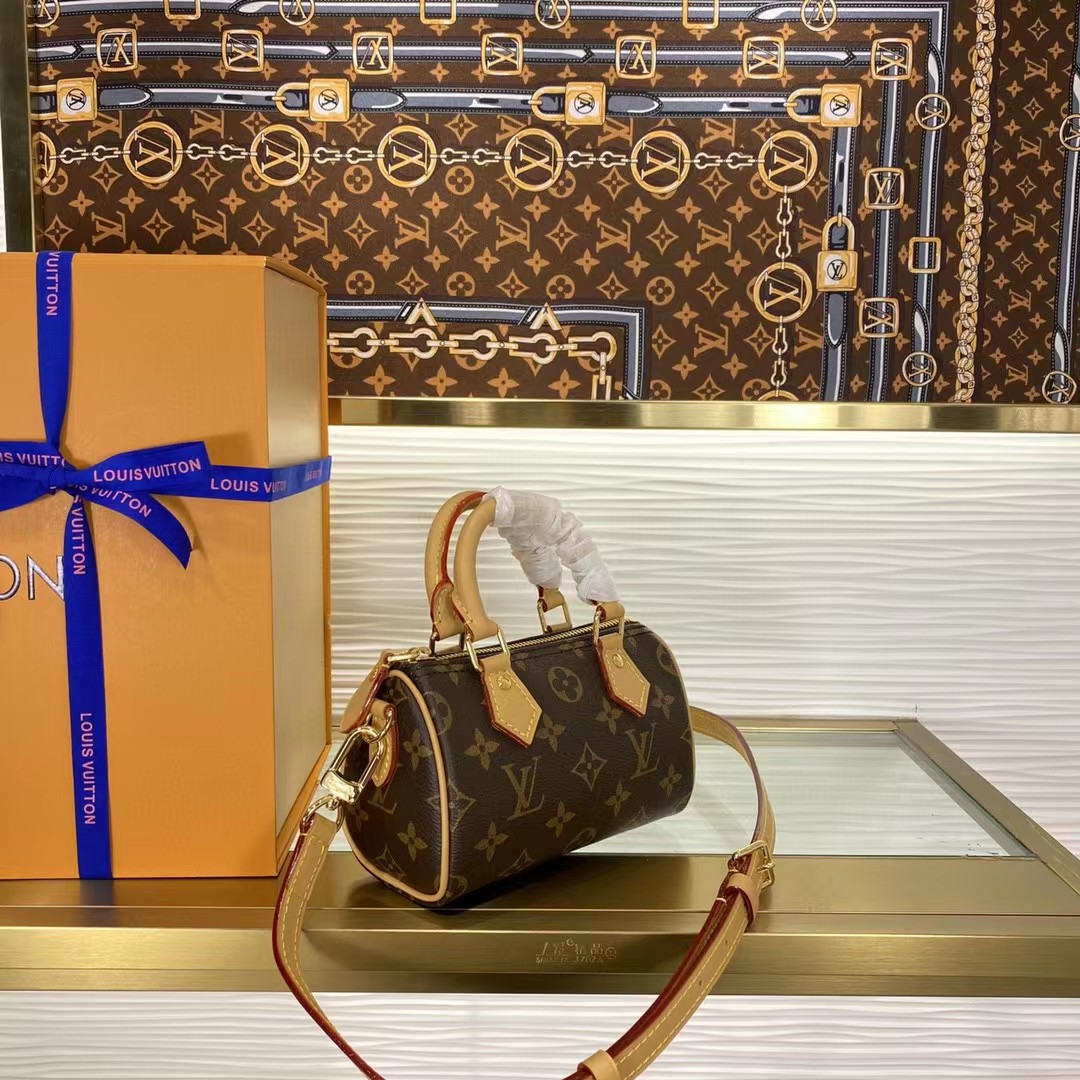 Louis Vuitton Black Monogram Leather Handbag （16-10.5-7CM） - DopestKickz