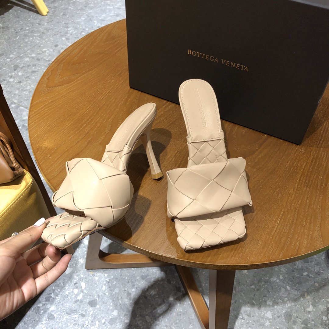 Bottega Veneta Padded Leather Sandals - DopestKickz