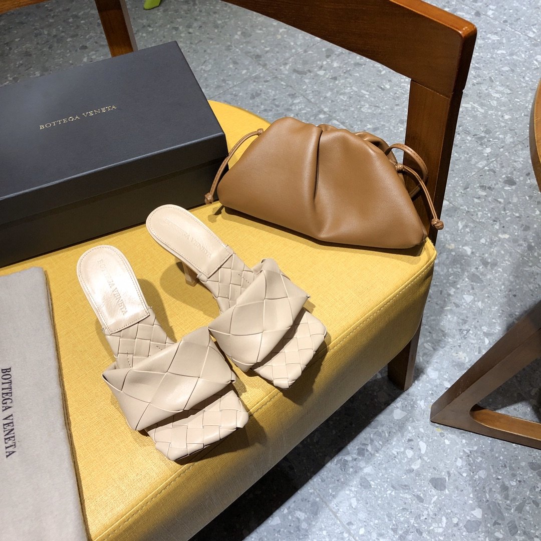 Bottega Veneta Padded Leather Sandals - DopestKickz