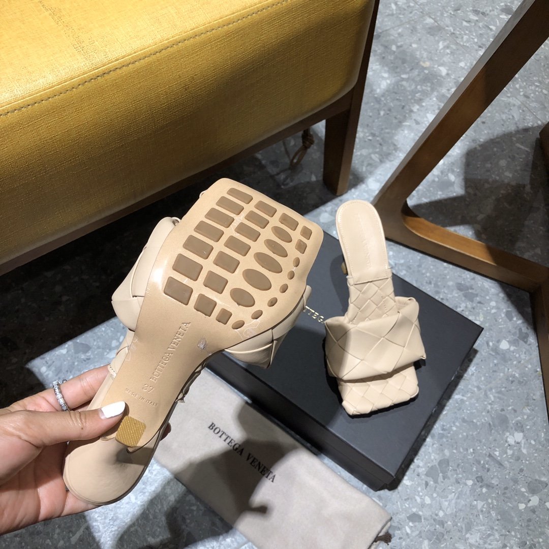 Bottega Veneta Padded Leather Sandals - DopestKickz