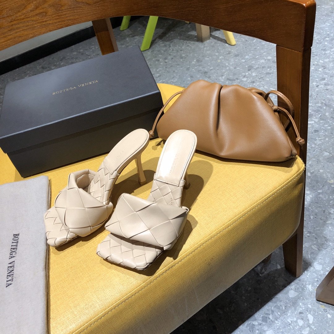 Bottega Veneta Padded Leather Sandals - DopestKickz