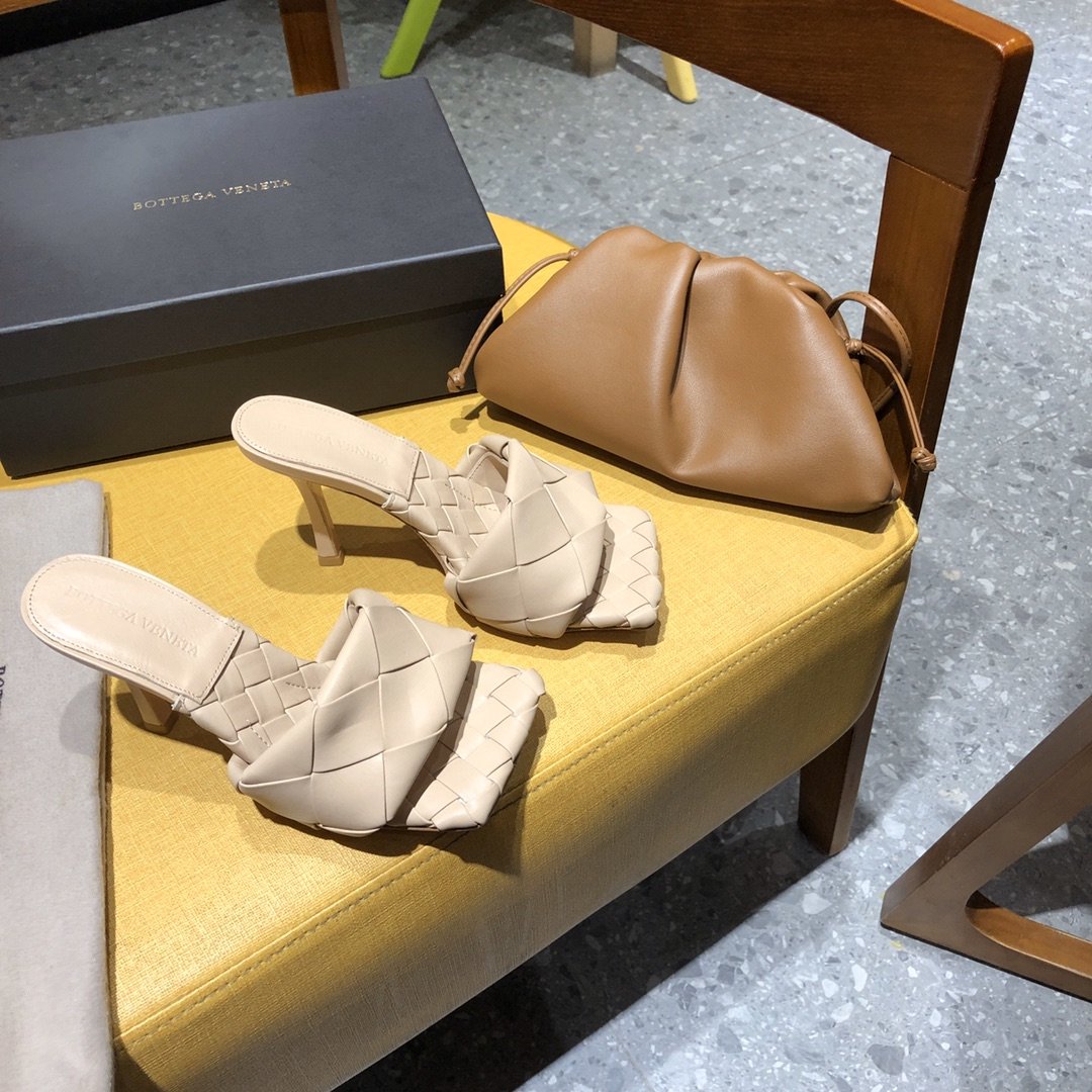 Bottega Veneta Padded Leather Sandals - DopestKickz