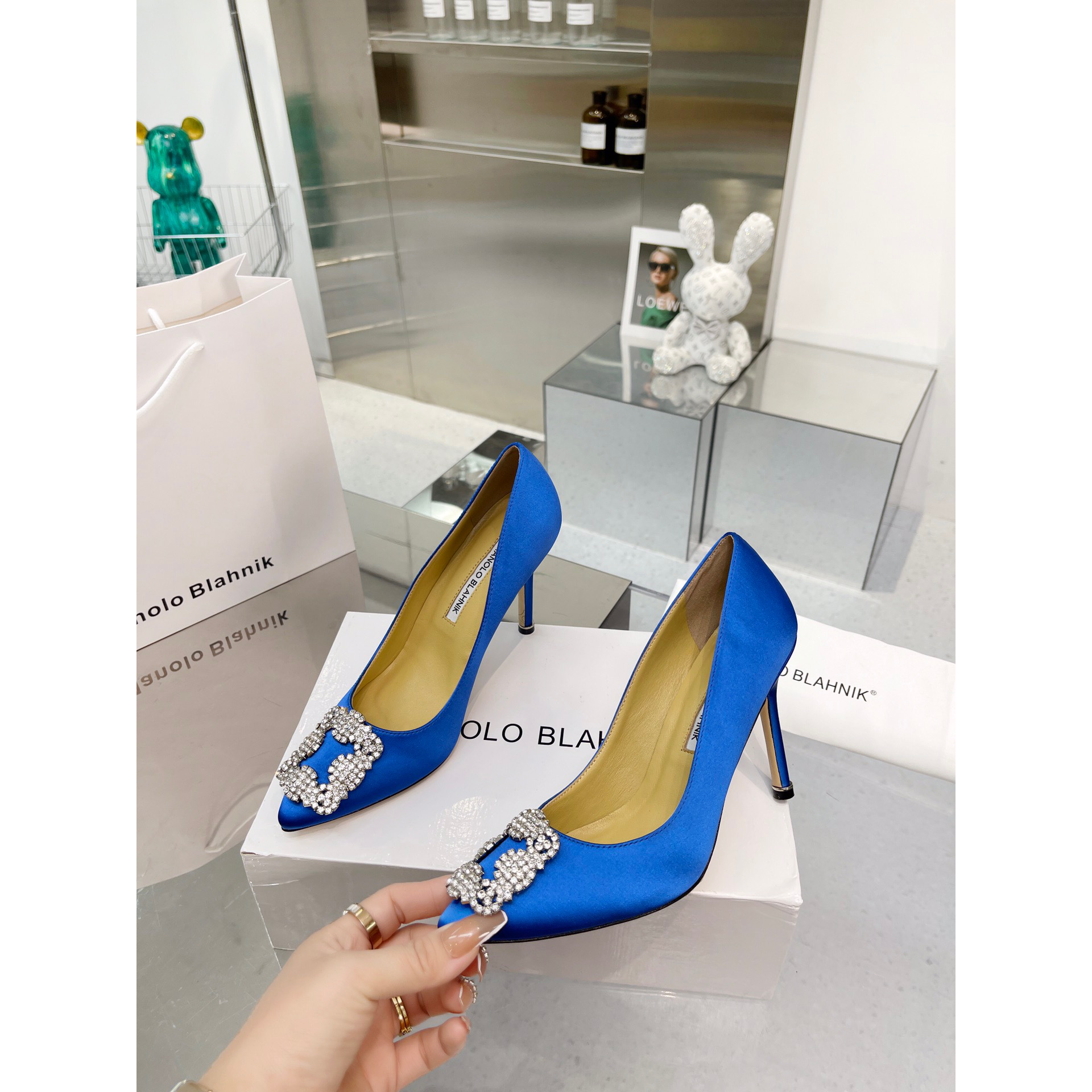 Manolo Blahnik Blue Hangisi Pumps with buckle - DopestKickz