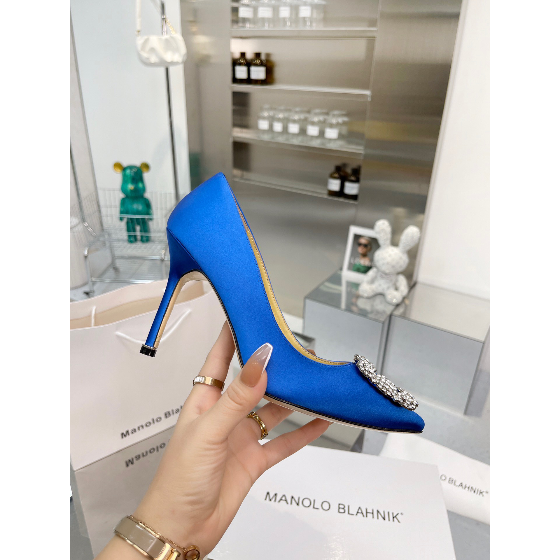 Manolo Blahnik Blue Hangisi Pumps with buckle - DopestKickz
