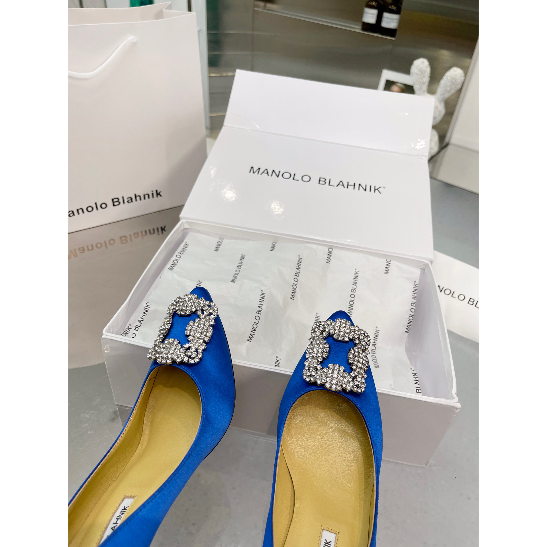 Manolo Blahnik Blue Hangisi Pumps with buckle - DopestKickz