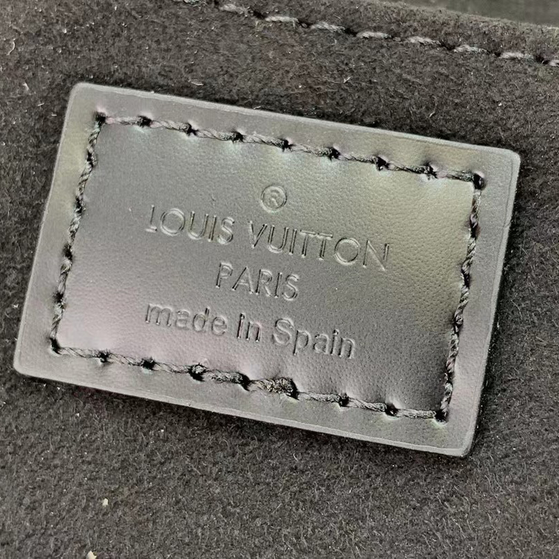 Louis Vuitton Petit Sac Plat Handbag （14-17-5cm） - DopestKickz