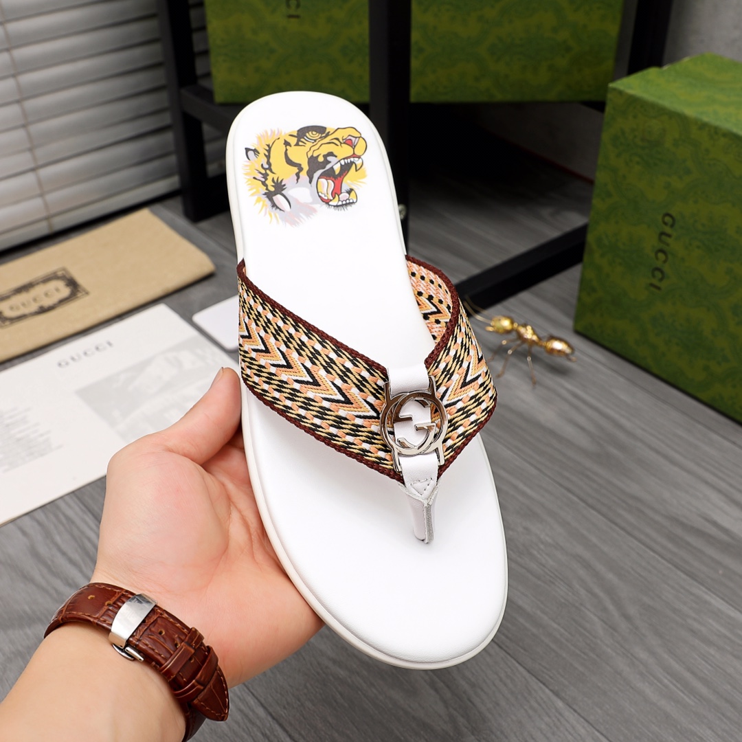 Gucci Rubber GG Men's Flip Flops - DopestKickz