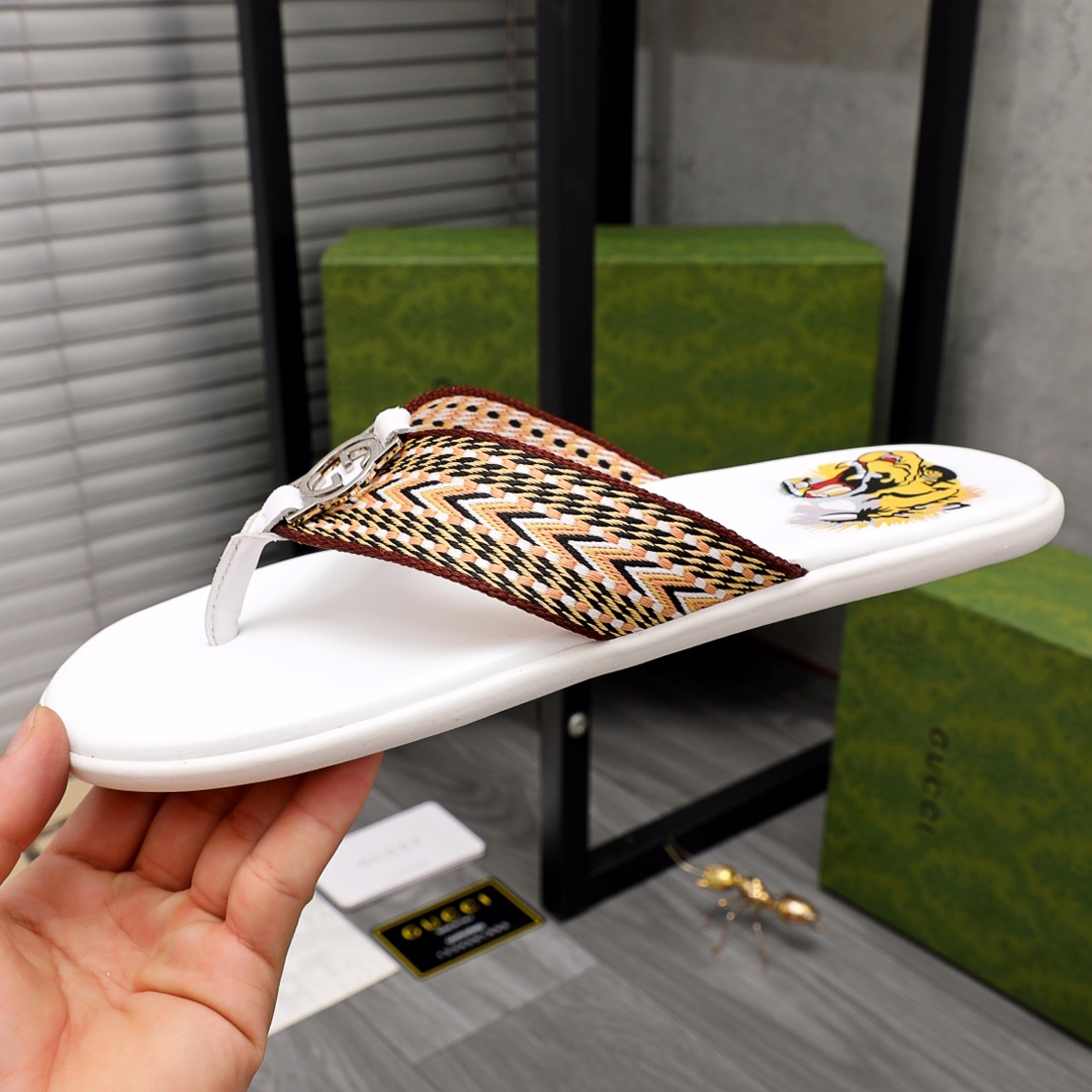 Gucci Rubber GG Men's Flip Flops - DopestKickz