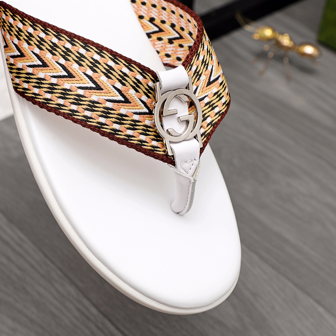 Gucci Rubber GG Men's Flip Flops - DopestKickz